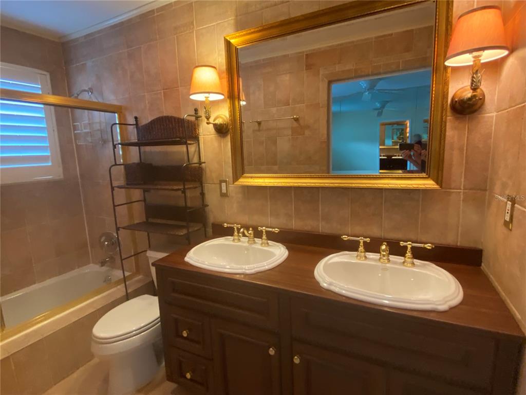 1500 Gay Road, Unit 17D Winter Park, FL 32789 - Photo 18 of 34 a bathroom with a sink a toilet and shower