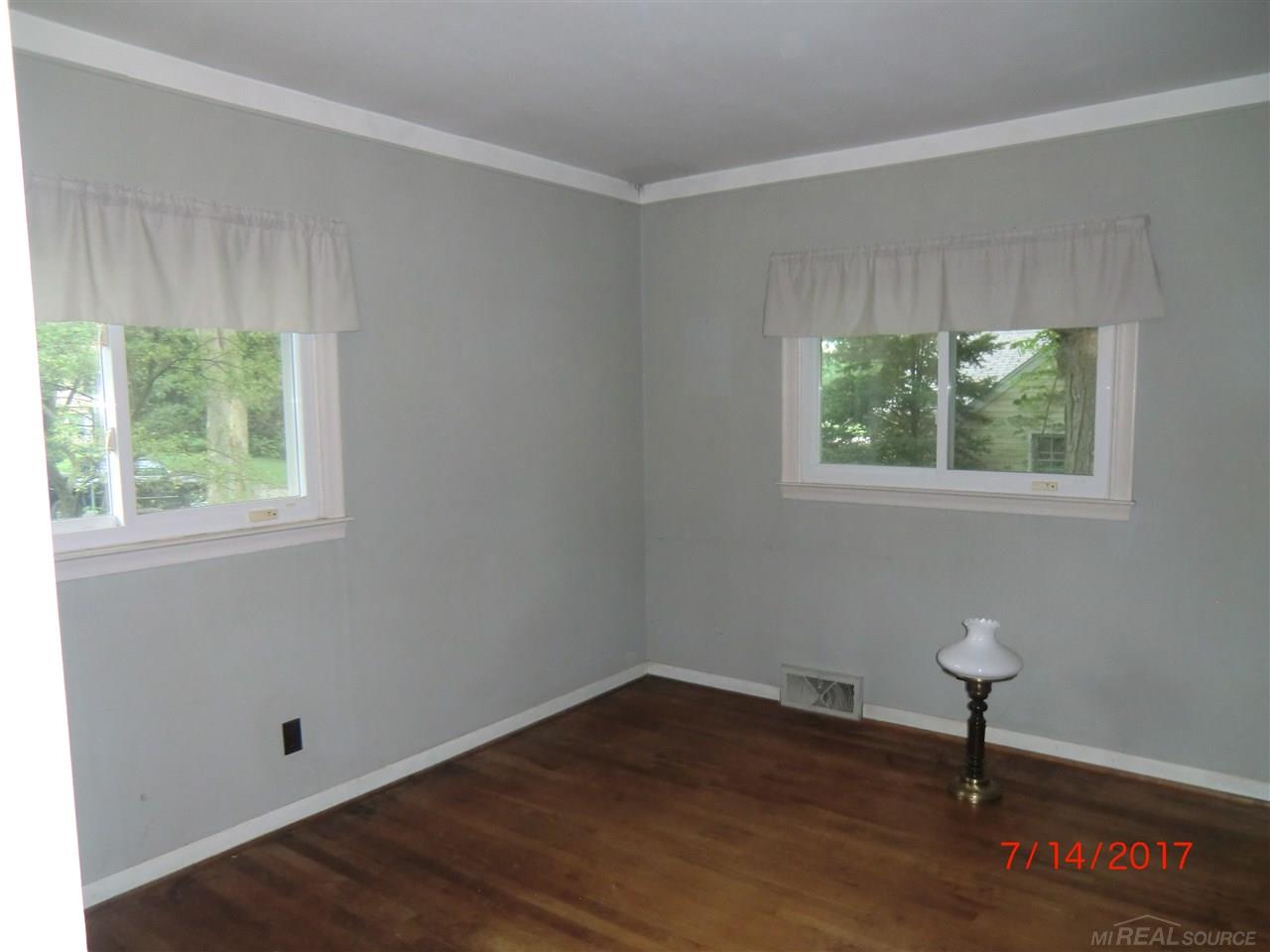 269 Red Oak Lane Rochester, MI 48307 - Photo 13 of 19 31325682-13.JPG