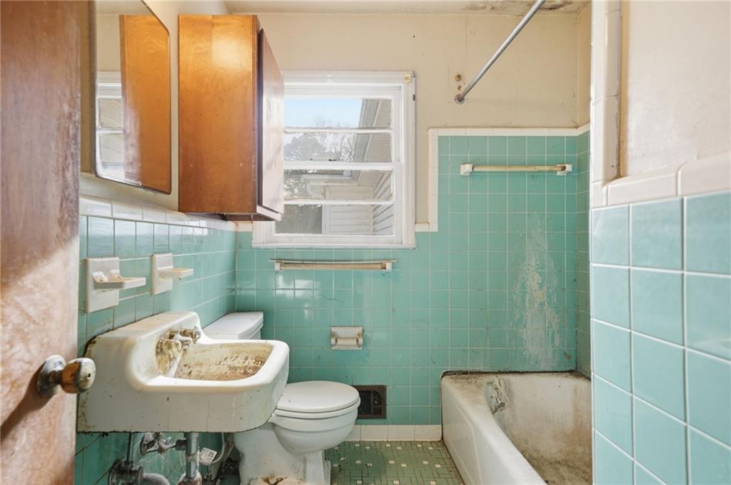 1655 Lucelle Avenue Southwest Stone Mountain, GA 30087 - Photo 15 of 42