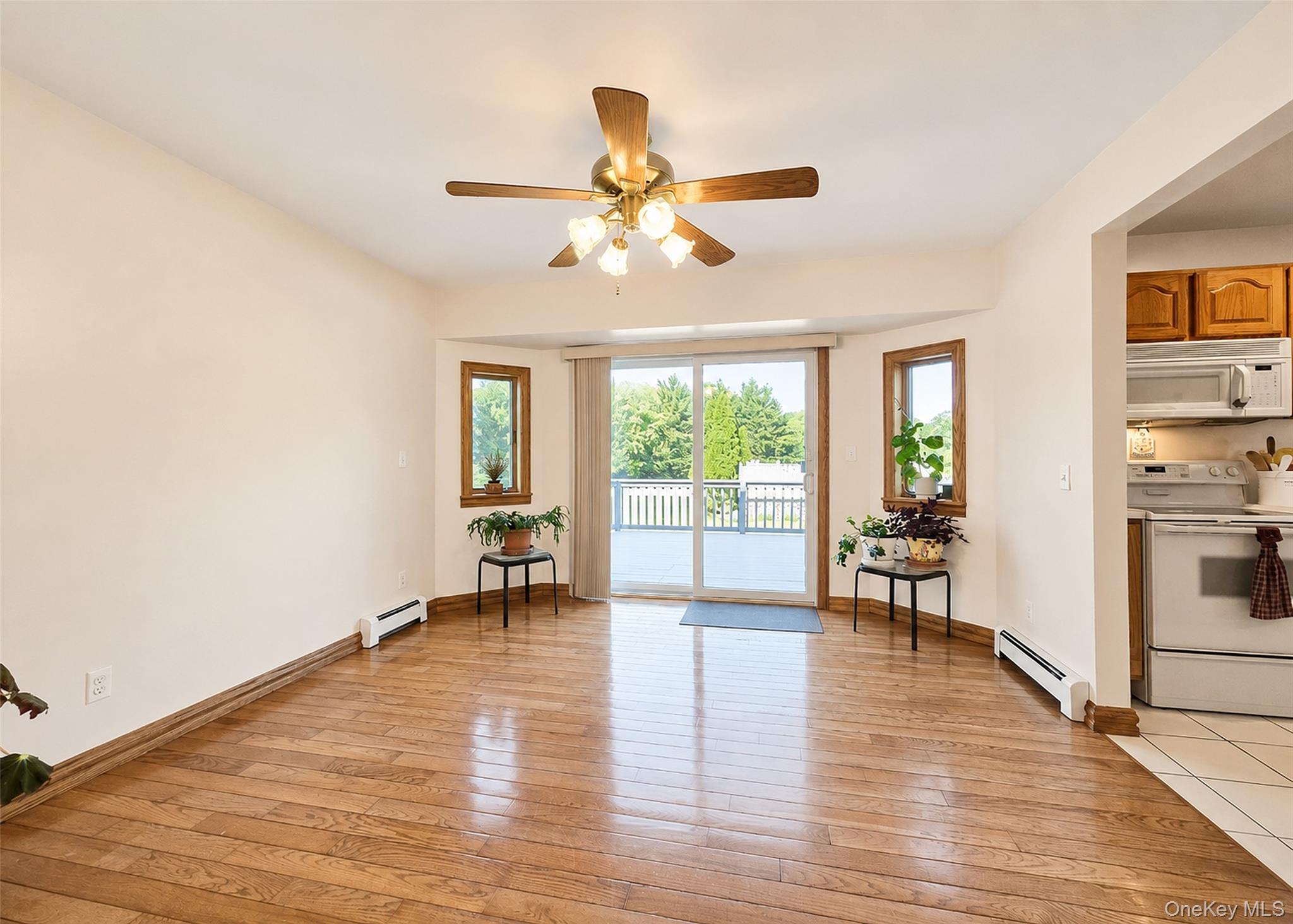 635 Farmveu Road Mattituck, NY 11952 - Photo 11 of 30 Dining Room with slider to deck