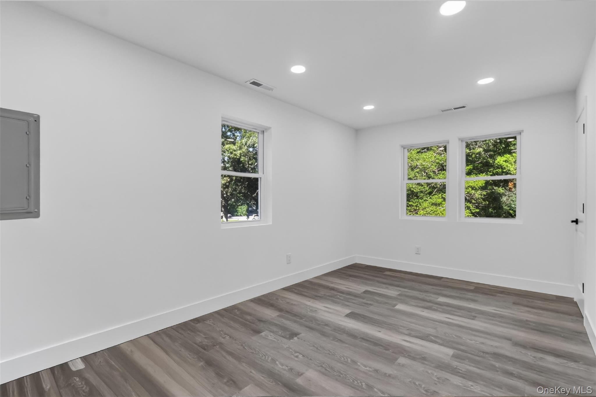 118 Floyd Road Shirley, NY 11967 - Photo 12 of 19 Gallery Image 12