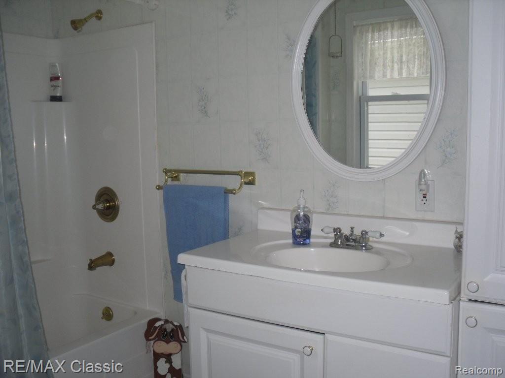 27595 Johns Road Wixom, MI 48393 - Photo 16 of 21 Updated bath