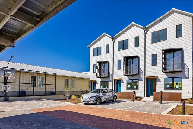 $499,900 | 105 Lively Lane, Unit B, San Marcos, TX 78666