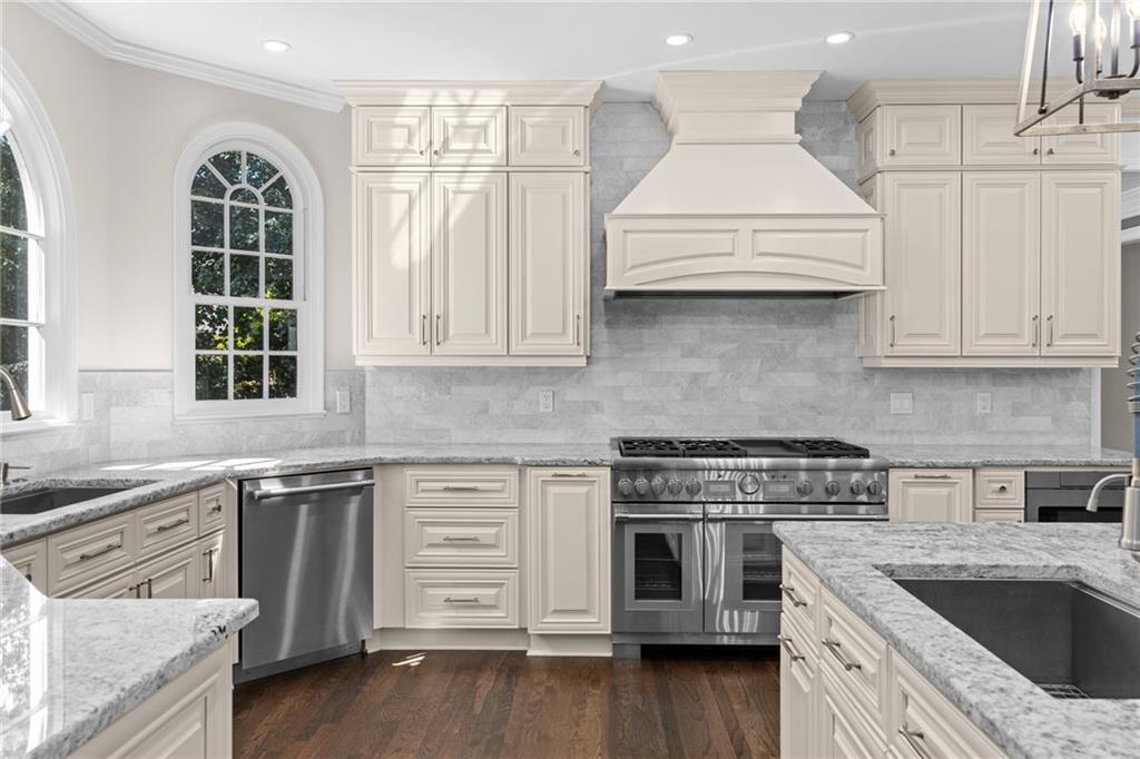 2560 Hamptons Run Alpharetta, GA 30005 - Photo 16 of 52