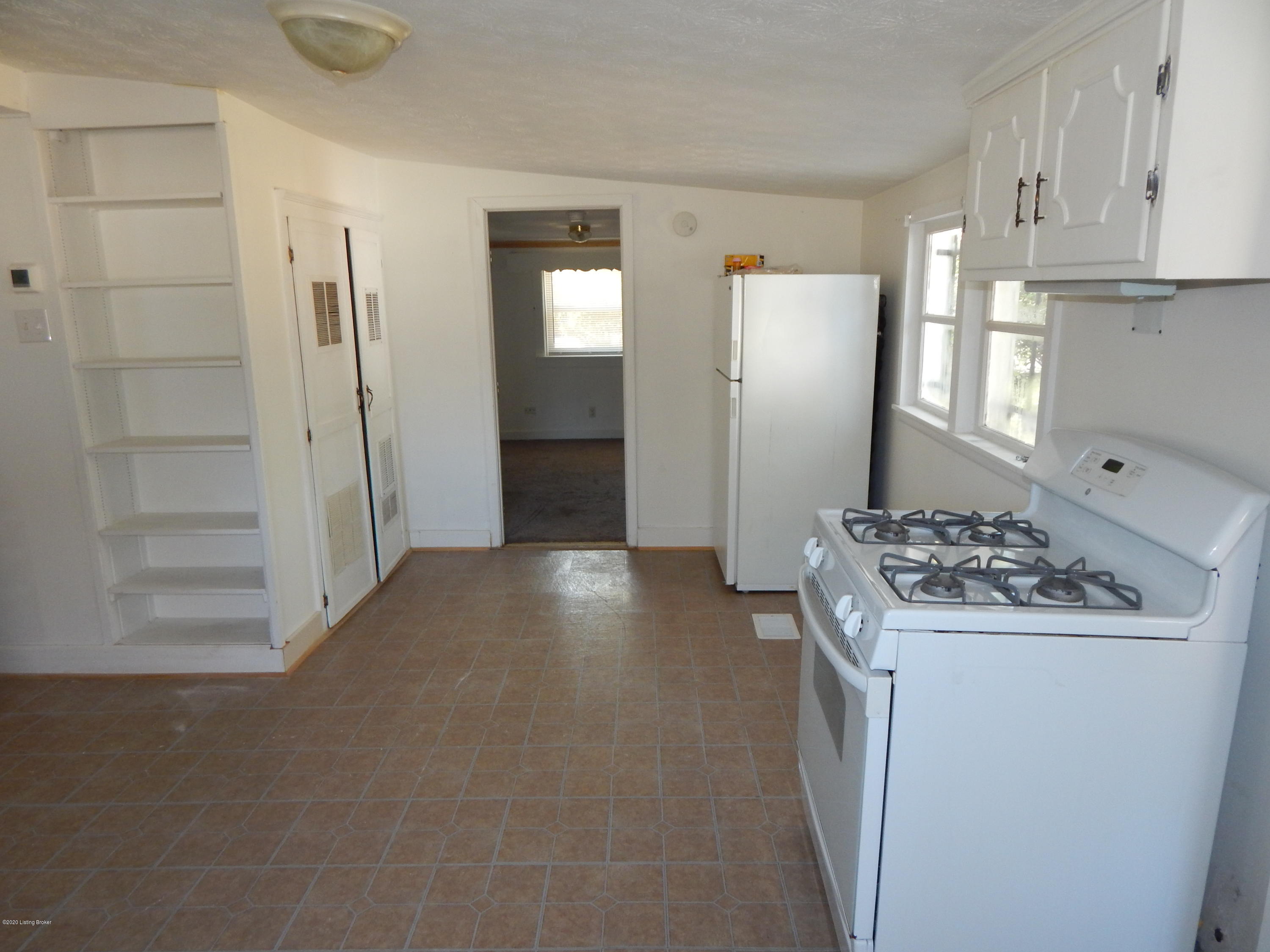 5102 Terry Road Louisville, KY 40216 - Photo 10 of 29 Kitchen
