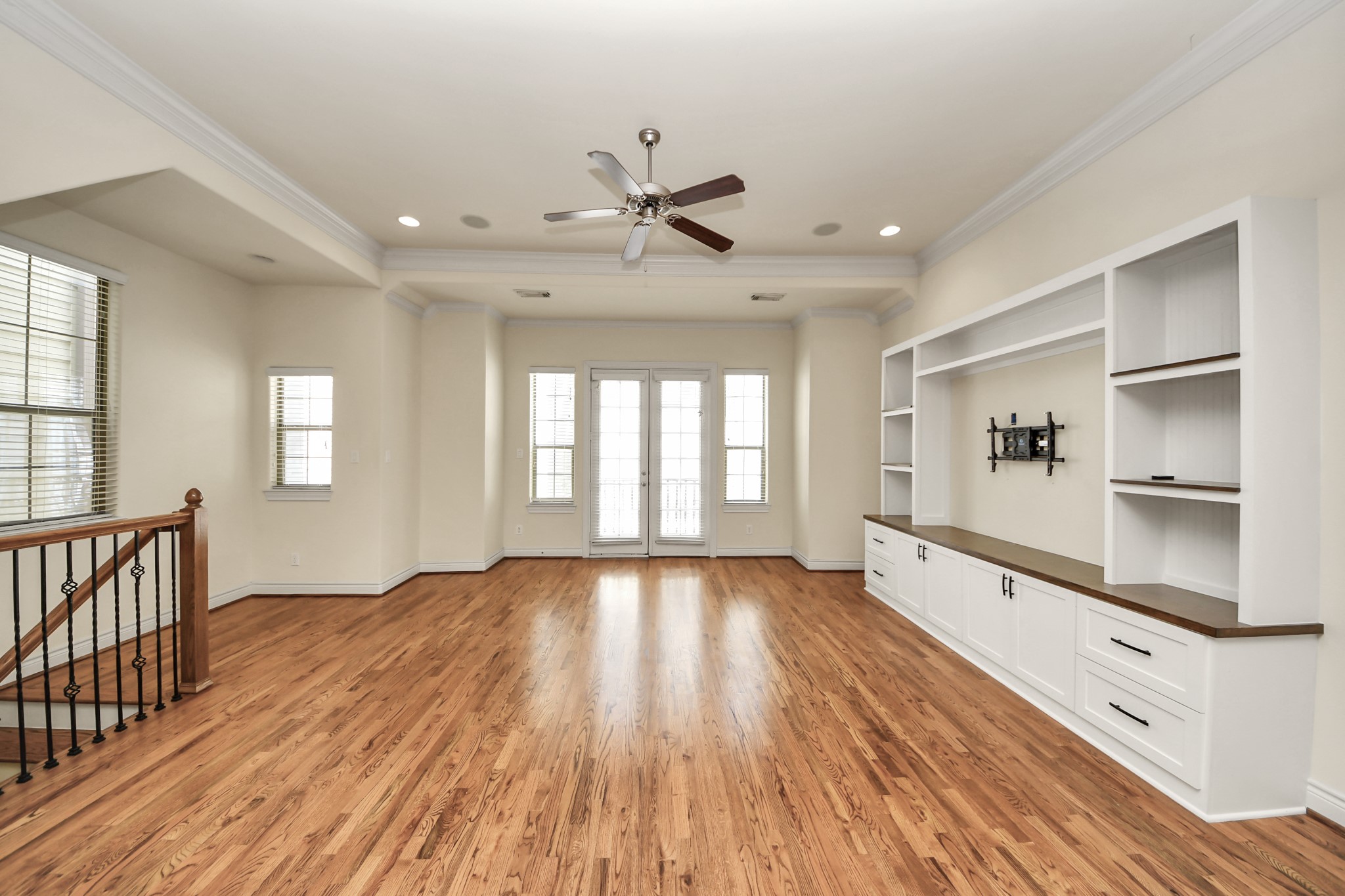 3422 Center Street Houston, TX 77007 - Photo 4 of 27 Built in cabinet is the perfect spot for tv, AV equip and decor.