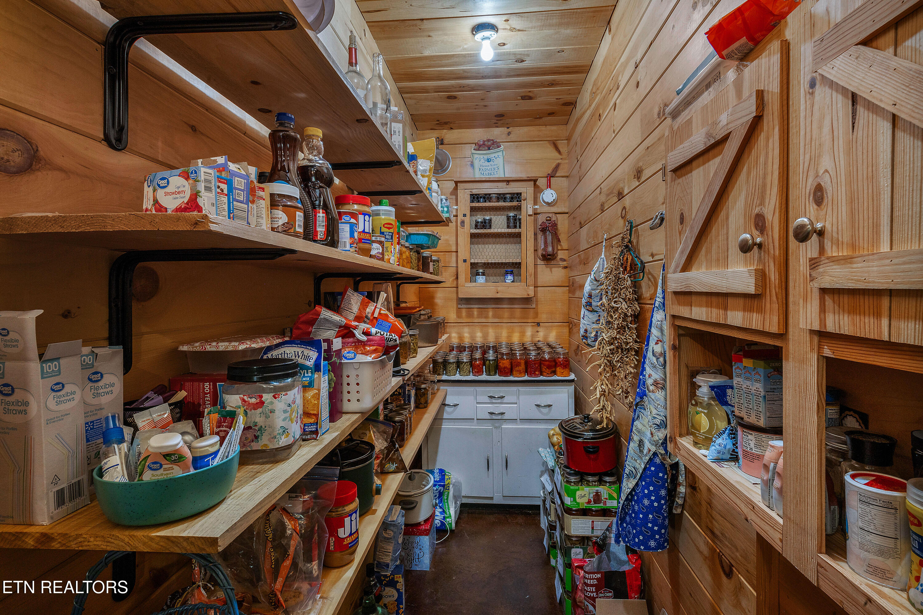 1151 Chestnut Valley Road Vonore, TN 37885 - Photo 29 of 57 Pantry