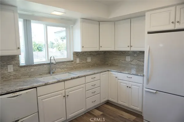 $3,850 | 18243 Superior Street, Northridge, CA 91325