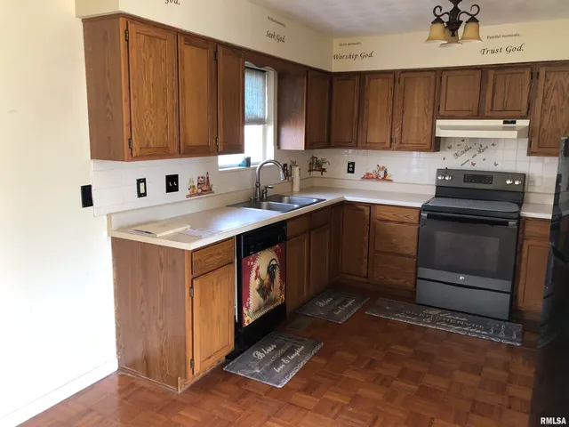 $150,000 | 17018 East Thompson Road, Opdyke, IL 62872