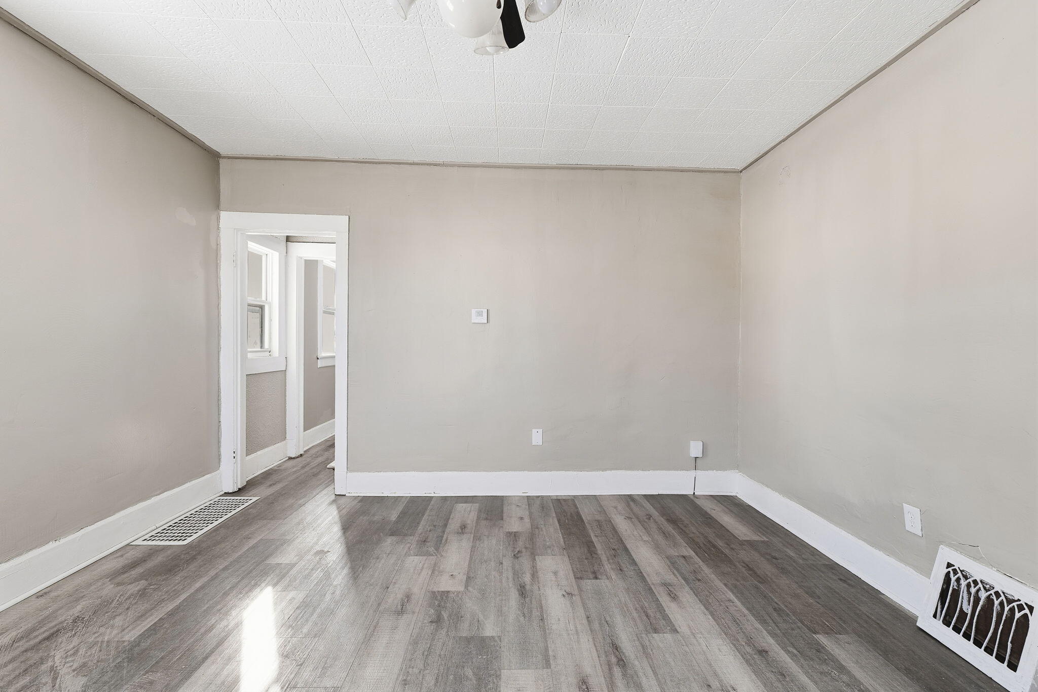 2013 De Koven Avenue Racine, WI 53403 - Photo 12 of 16 3-web-or-mls-_1588992 Alexis Treadway