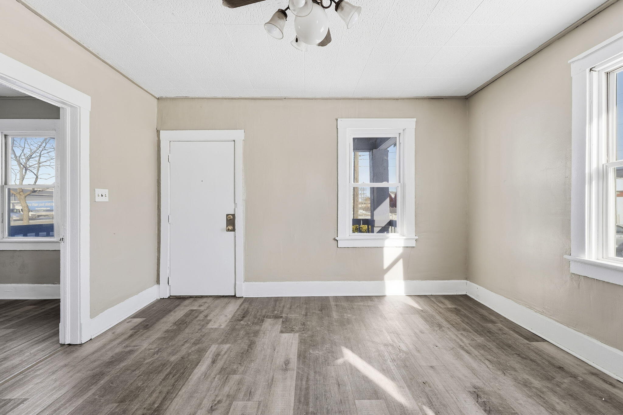 2013 De Koven Avenue Racine, WI 53403 - Photo 13 of 16 4-web-or-mls-_1588995 Alexis Treadway