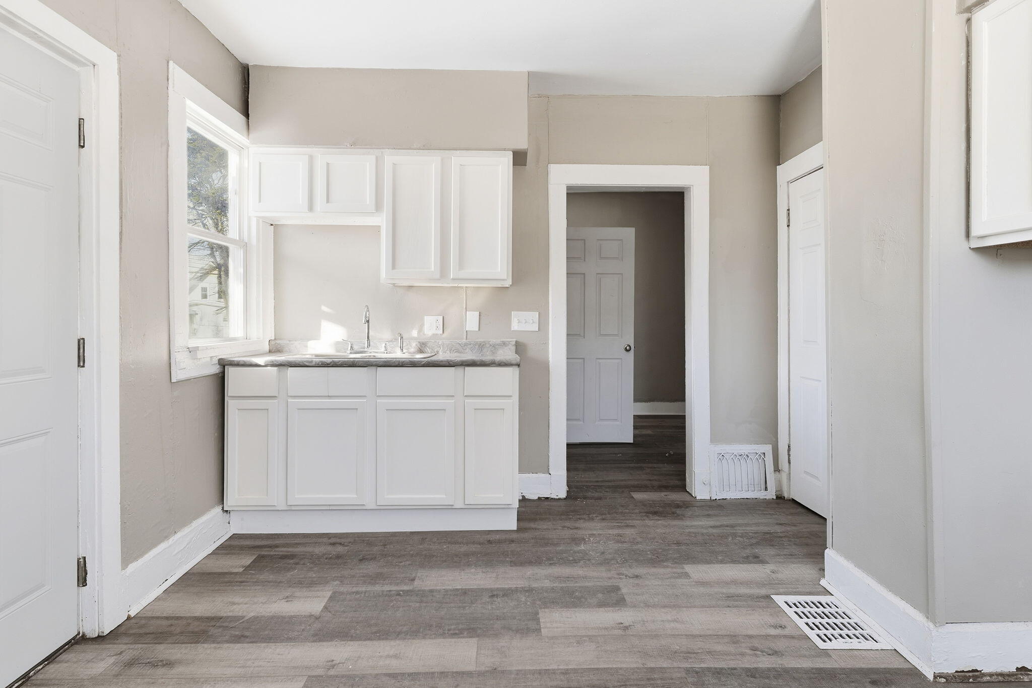 2013 De Koven Avenue Racine, WI 53403 - Photo 2 of 16 5-web-or-mls-_1589007 Alexis Treadway