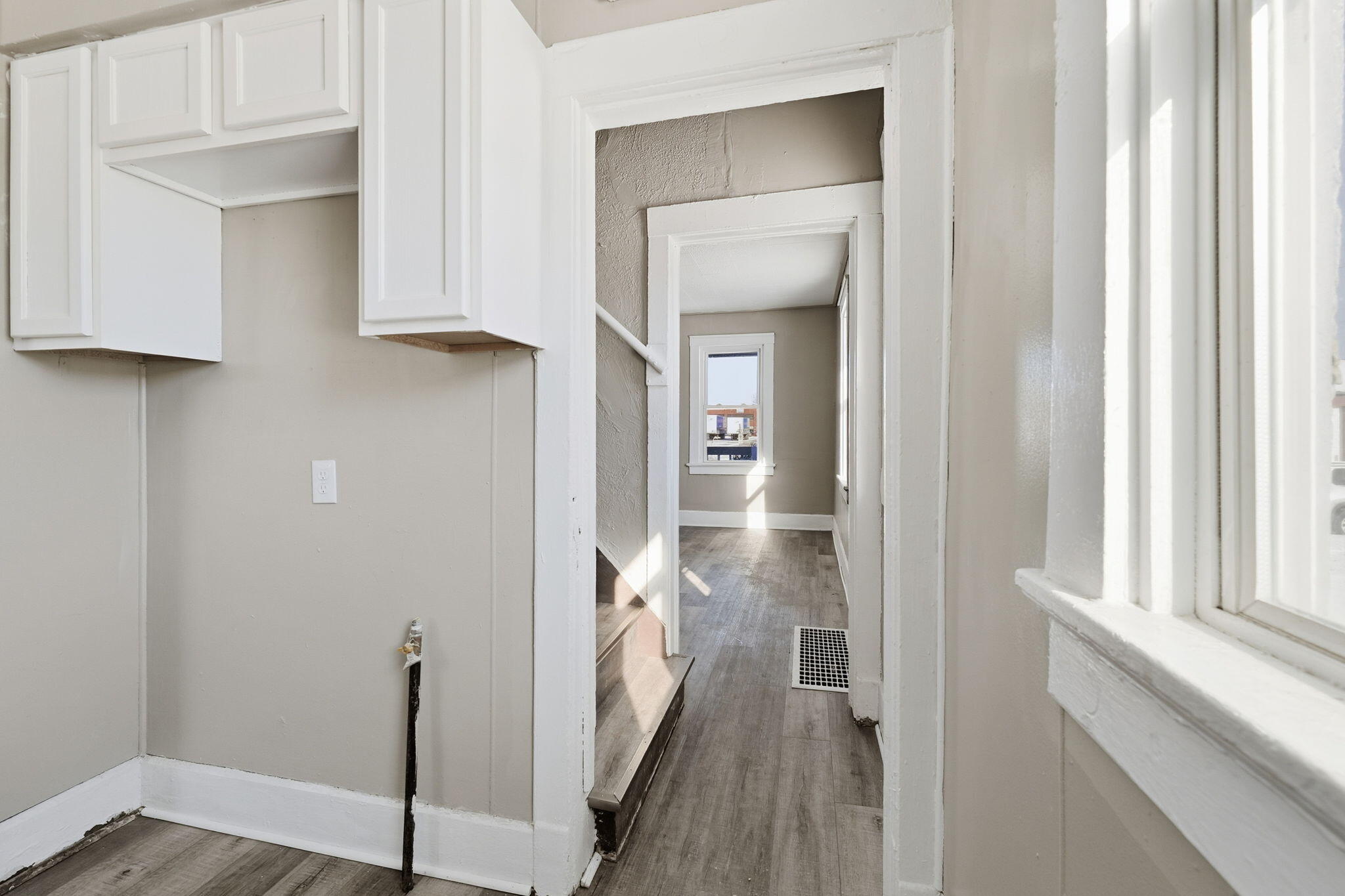 2013 De Koven Avenue Racine, WI 53403 - Photo 3 of 16 17-web-or-mls-_1589034 Alexis Treadway