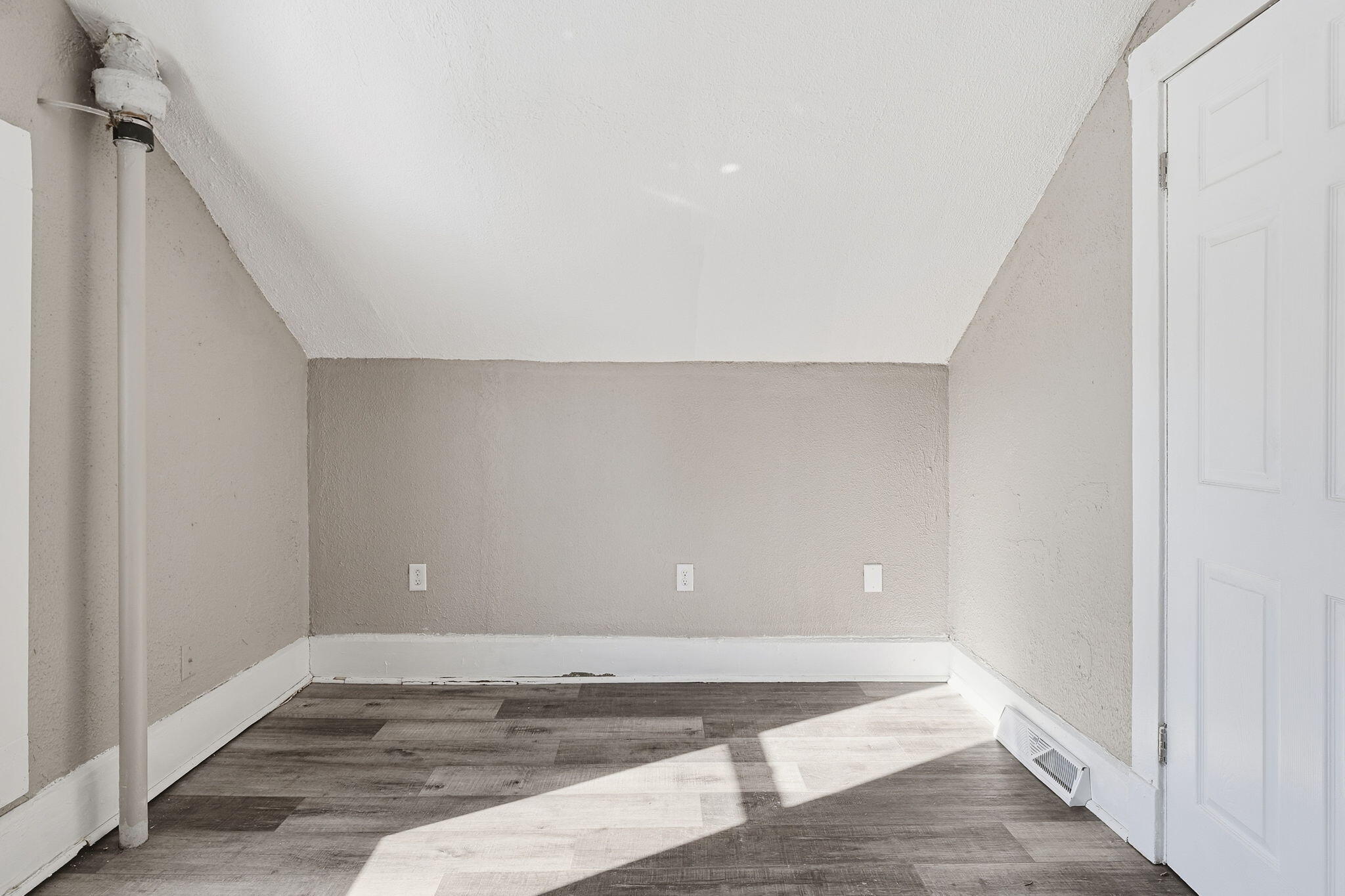 2013 De Koven Avenue Racine, WI 53403 - Photo 9 of 16 14-web-or-mls-_1589025 Alexis Treadway