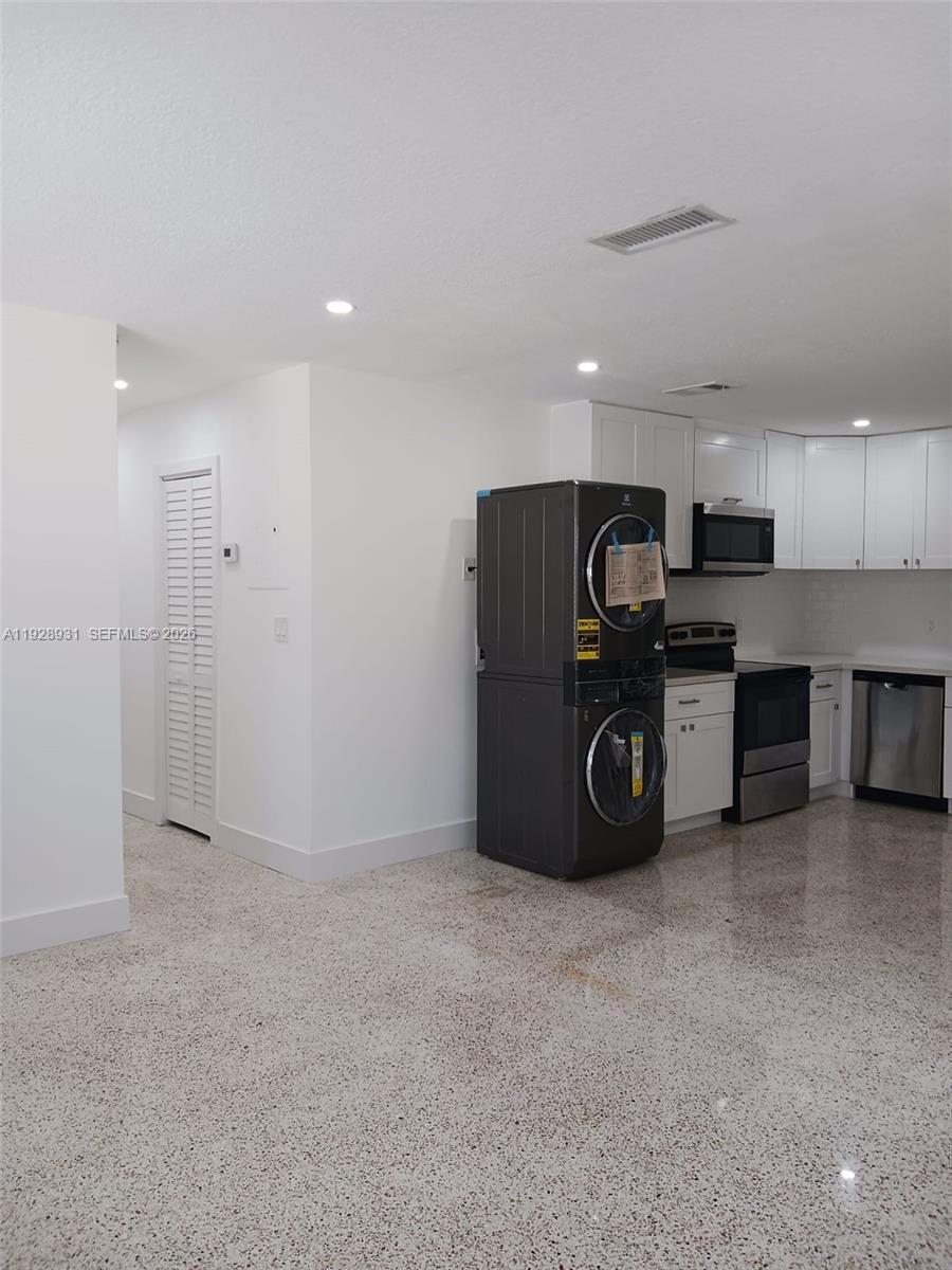 9228 Southwest 37th Street, Unit 9228 Miami, FL 33165 - Photo 7 of 25 a kitchen with stainless steel appliances granite countertop a refrigerator and a stove