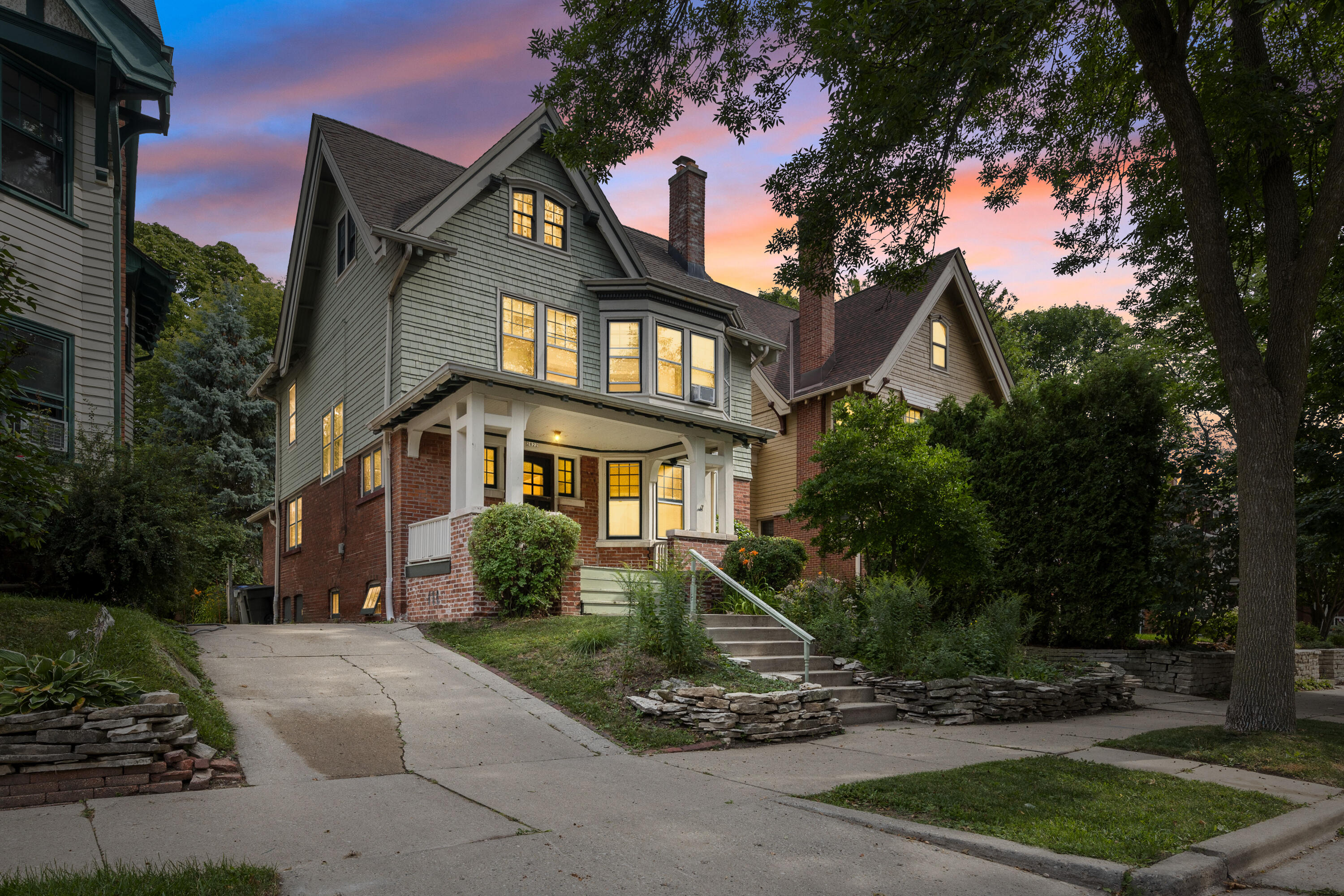 2822 East Hartford Avenue, Milwaukee, WI 53211 Compass