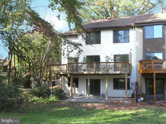 2023 Sarazen Place Reston, VA 20191 - Photo 13 of 30 a front view of a house with a yard