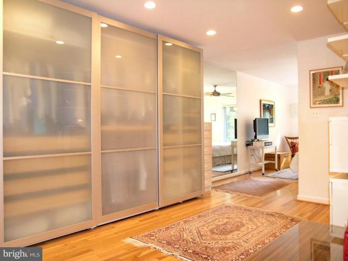 2023 Sarazen Place Reston, VA 20191 - Photo 6 of 30 a bathroom with a bathtub and shower