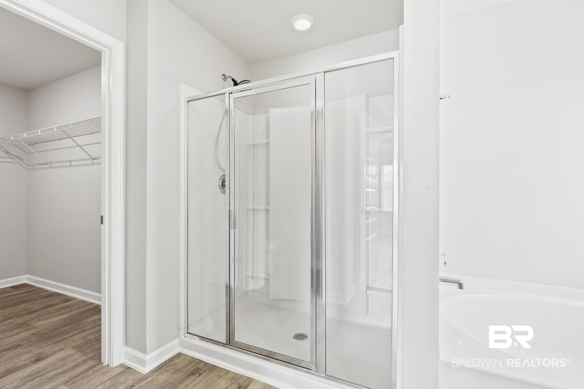 17129 Lanier Boulevard Foley, AL 36535 - Photo 24 of 37 Oversized Shower