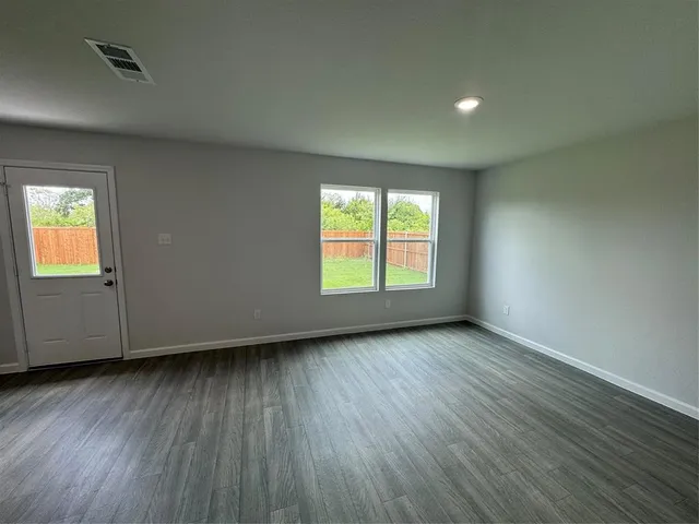 $2,400 | 541 Tall Meadow Drive, Cleburne, TX 76031