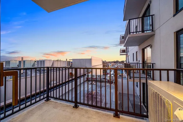 $610,500 | 150-02 Northern Boulevard, Unit 4J | Murray Hill - Flushing