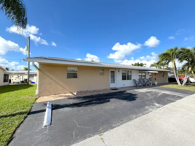 $2,300 | 2704 Knight Lane, Delray Beach, FL 33445