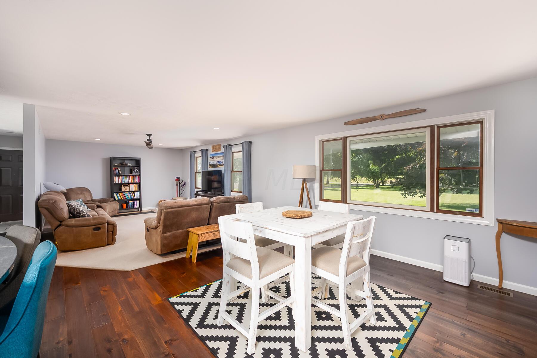 2040 Penry Road Radnor, OH 43066 - Photo 27 of 61 Dinette and Living Room