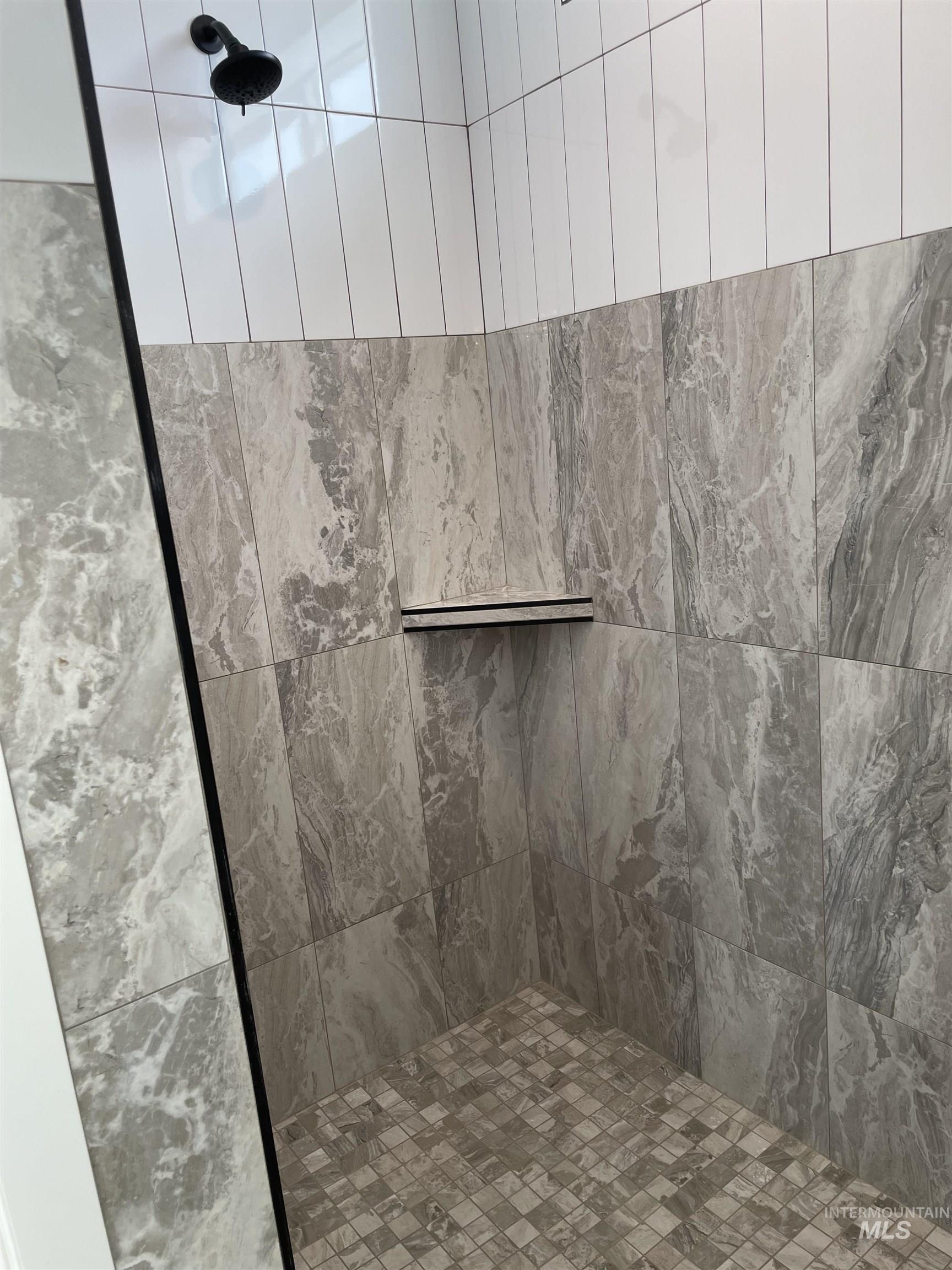 916 Kenbrook Loop Twin Falls, ID 83301 - Photo 19 of 30 Full bath with tiled shower