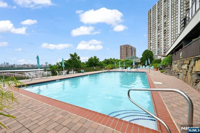 $600,000 | 300 Gorge Road, Unit 38, Cliffside Park, NJ 07010