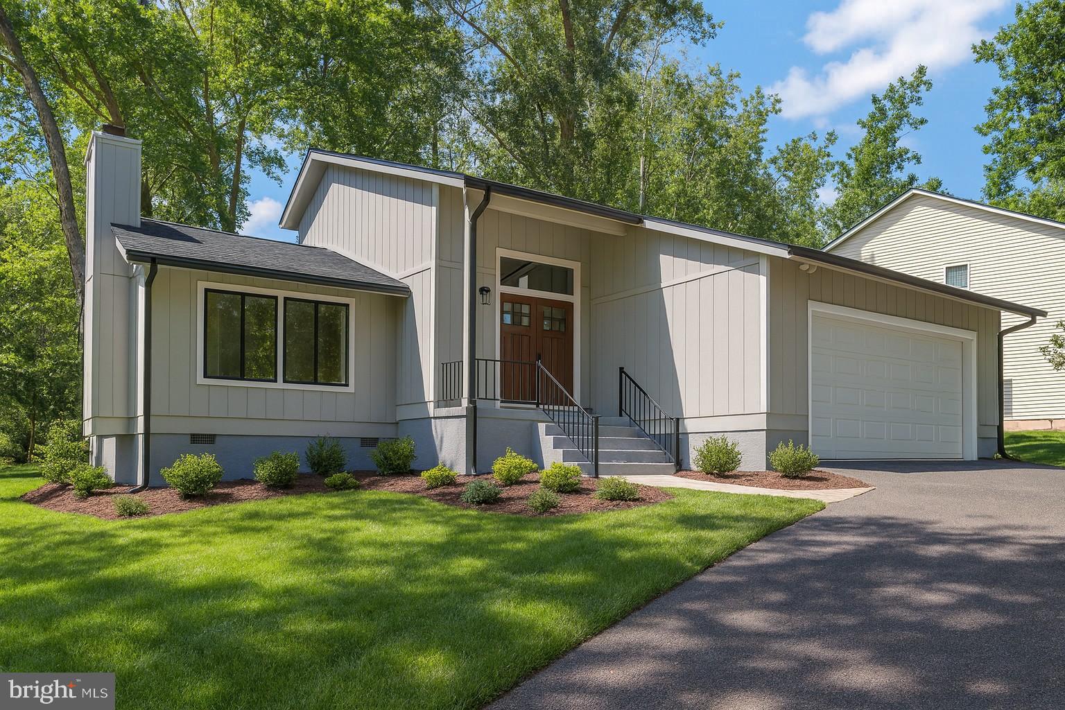 a view of a house with backyard and garden