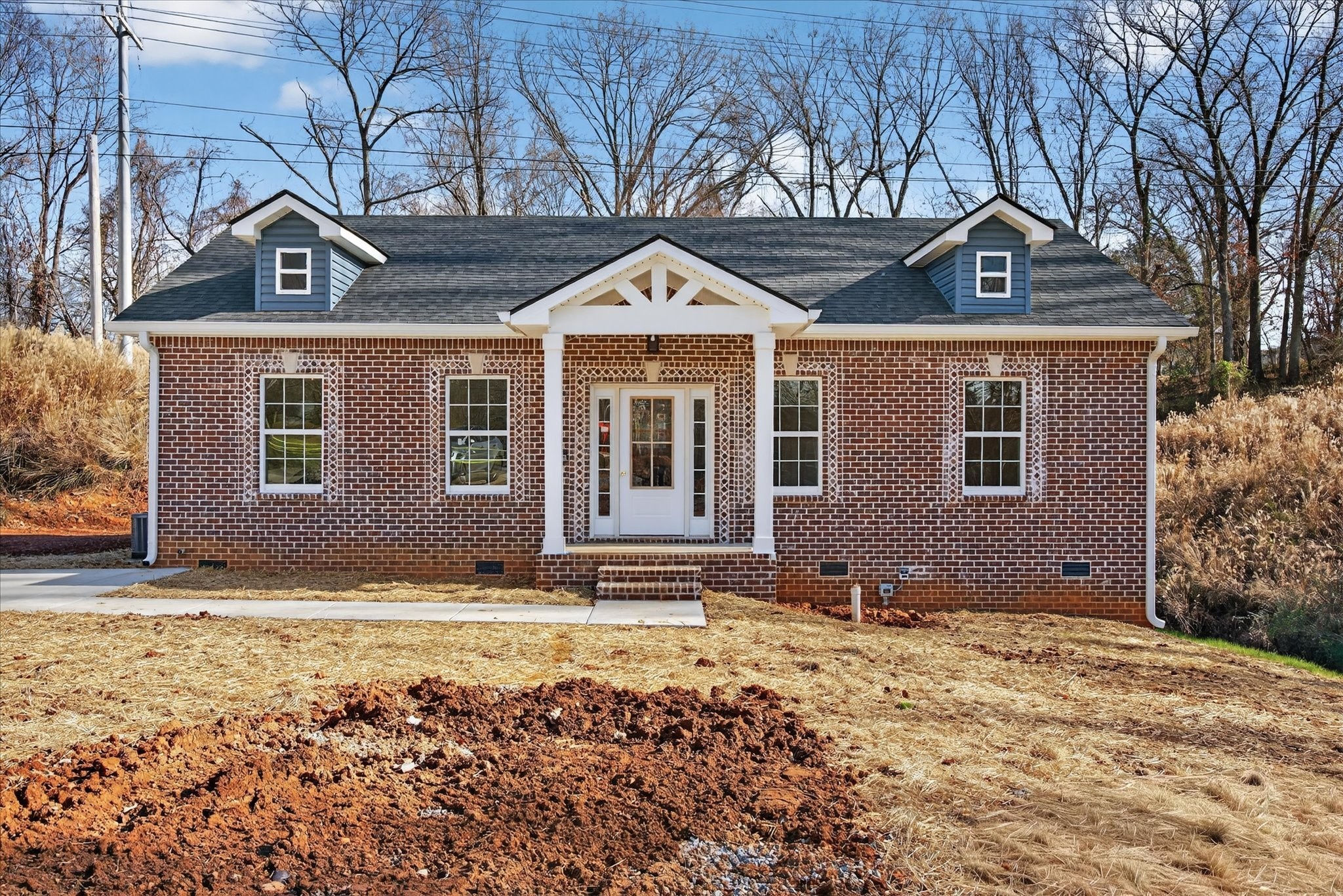 613 Hill Road Clarksville, TN 37040 - Photo 2 of 37 a front view of a house with a yard