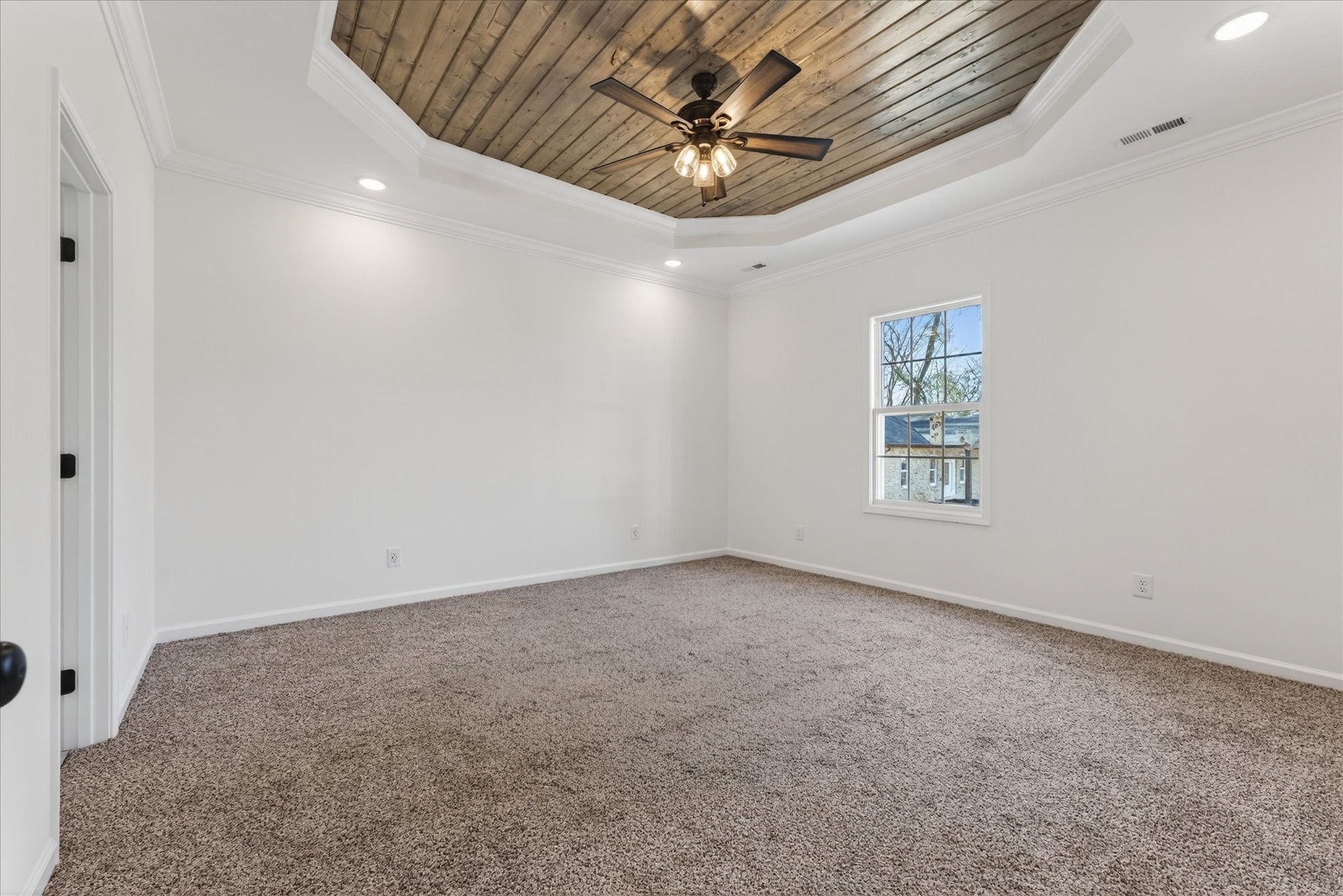 613 Hill Road Clarksville, TN 37040 - Photo 21 of 37 en empty room with windows and ceiling fan