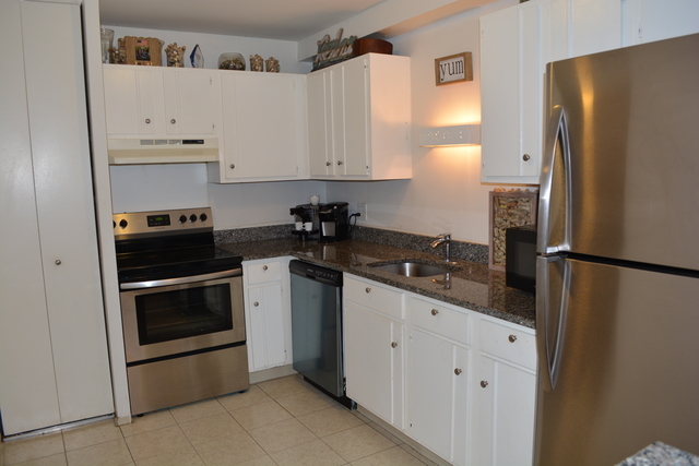924 Ridge Square, Unit 106 Elk Grove Village, IL 60007 - Photo 2 of 8