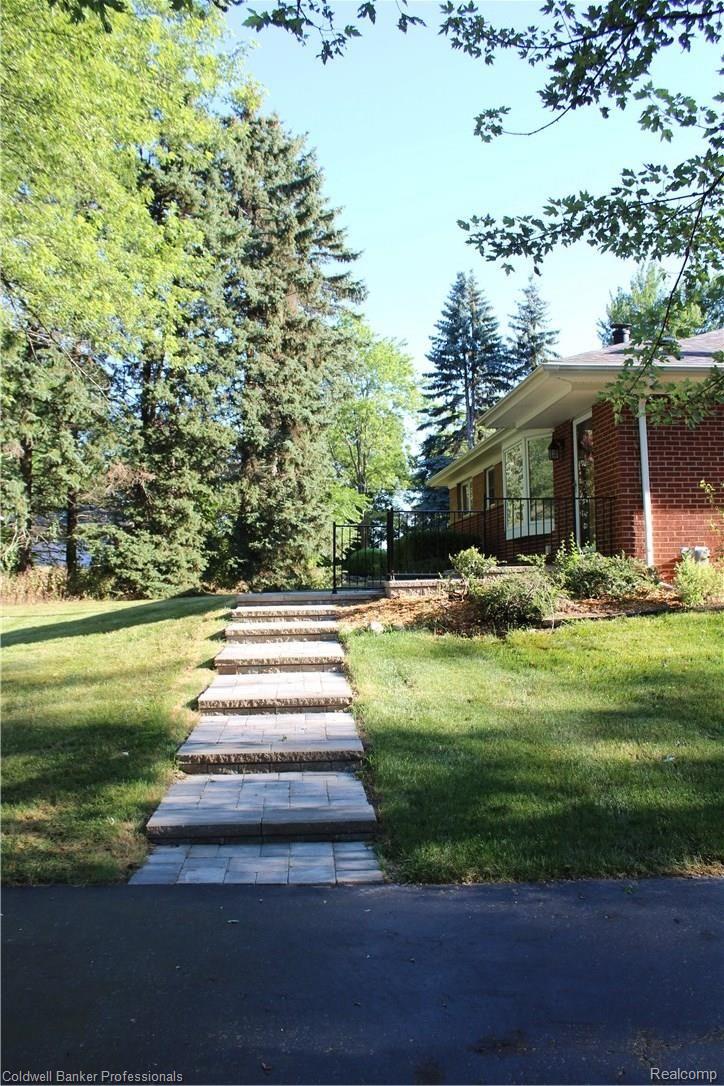 2330 Oklahoma Court Rochester, MI 48309 - Photo 5 of 28 IMG_0378.JPG