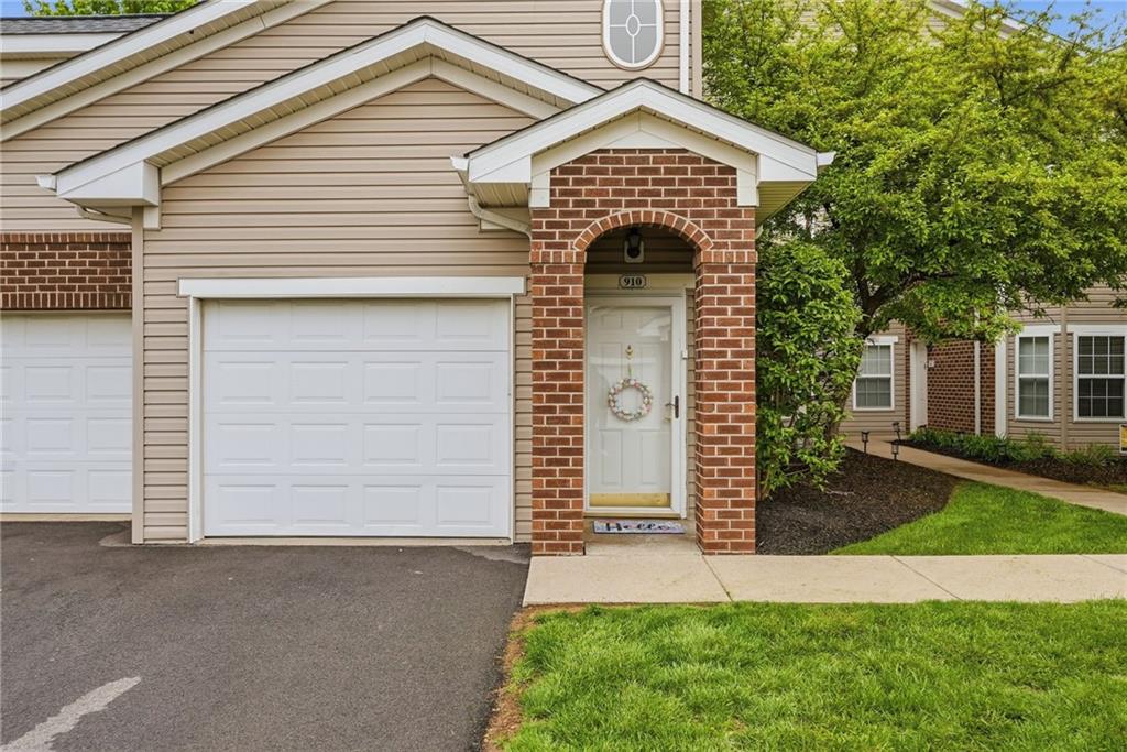 910 Stockton Ridge Cranberry Township, PA 16066 - Photo 5 of 39