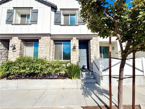 $3,195 | 41974 Emelia Street, Unit 202, Murrieta, CA 92562