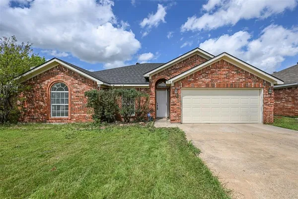 $2,850 | 809 Elbe Drive, Arlington, TX 76001