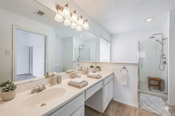 $2,850 | 809 Elbe Drive, Arlington, TX 76001