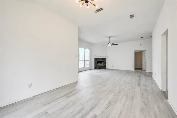 $2,850 | 809 Elbe Drive, Arlington, TX 76001