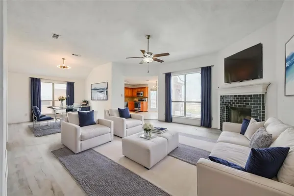 $2,850 | 809 Elbe Drive, Arlington, TX 76001