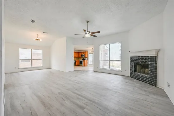 $2,850 | 809 Elbe Drive, Arlington, TX 76001