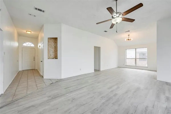 $2,850 | 809 Elbe Drive, Arlington, TX 76001