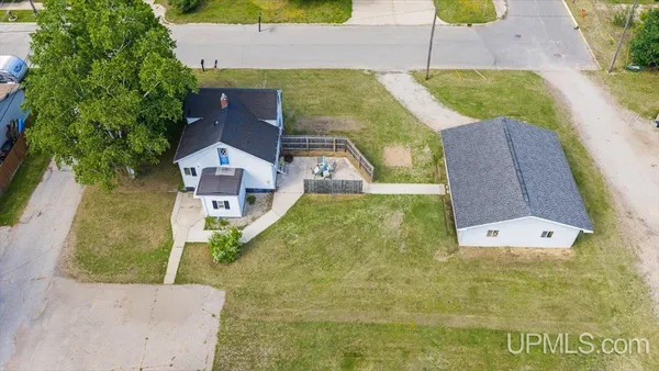 $160,000 | 1611 10th Avenue North, Escanaba, MI 49829