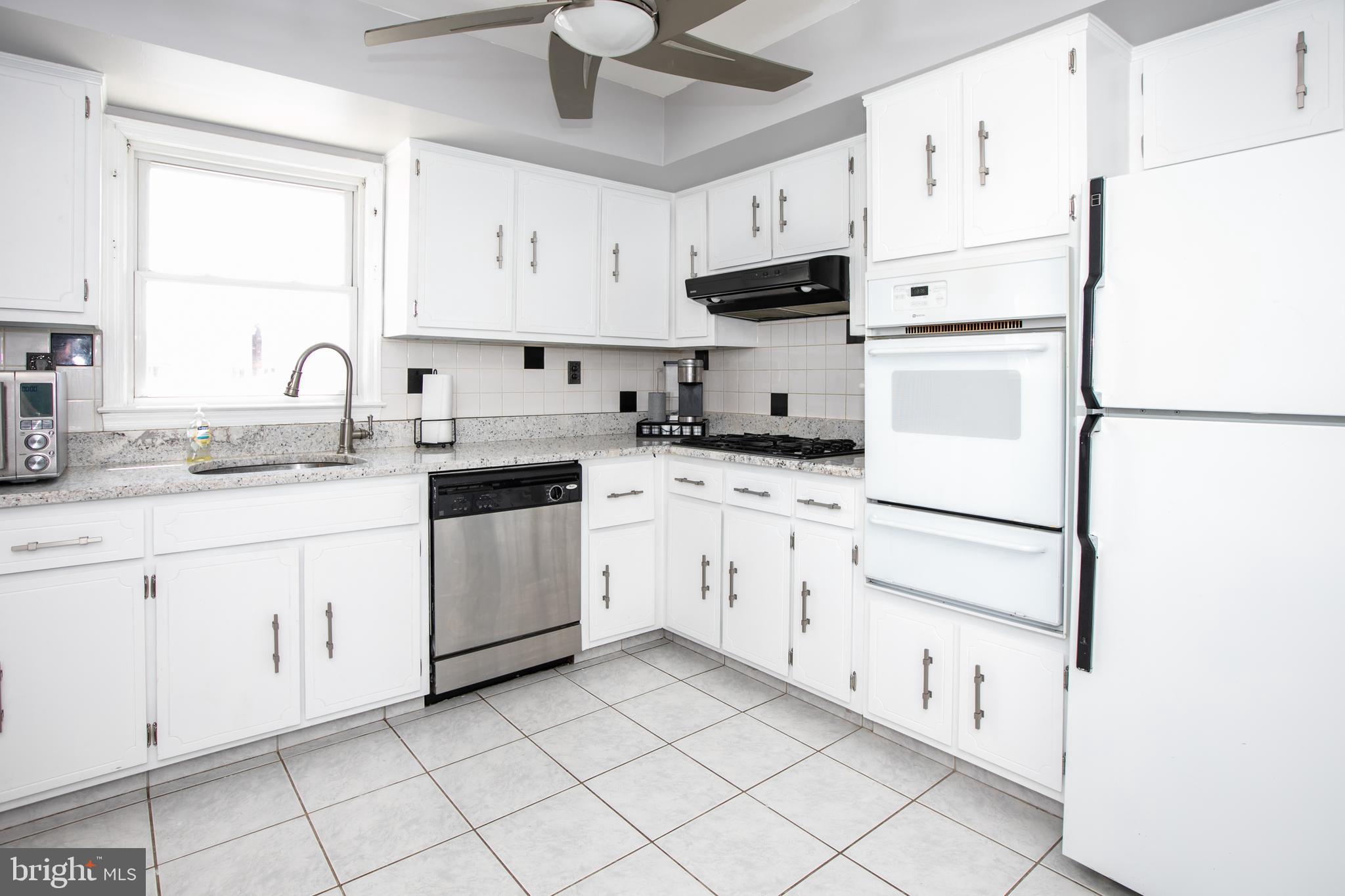 132 Hempstead Road Hamilton, NJ 08610 - Photo 12 of 46 Eat-In Kitchen