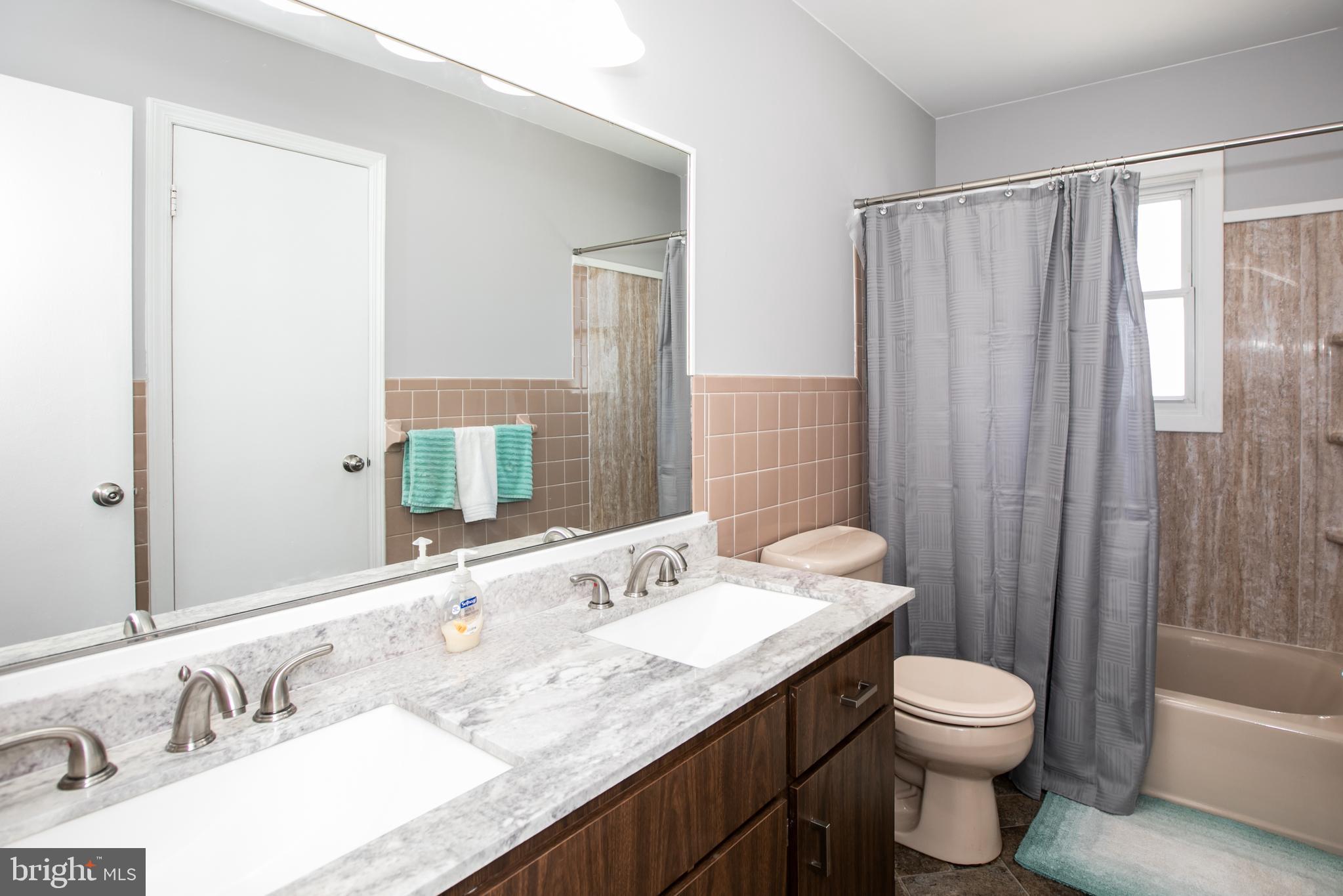 132 Hempstead Road Hamilton, NJ 08610 - Photo 24 of 46 Full Bathroom #1