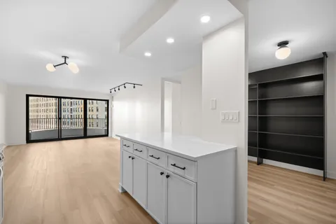 $344,000 | 2020 North Lincoln Park West, Unit 6E, Chicago, IL 60614