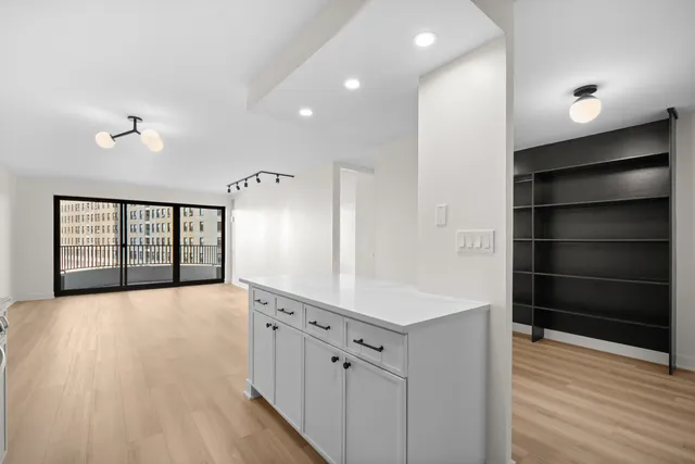 $349,000 | 2020 North Lincoln Park West, Unit 6E, Chicago, IL 60614