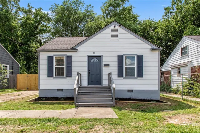 a view of a house with a yard