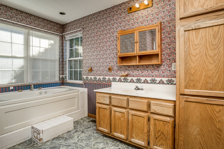 391 Oakley Allons Road Allons, TN 38541 - Photo 14 of 35 a bathroom with a sink and a mirror