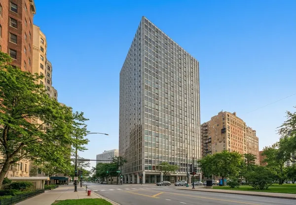 $5,000 | 2400 North Lakeview Avenue, Unit 2705, Chicago, IL 60614